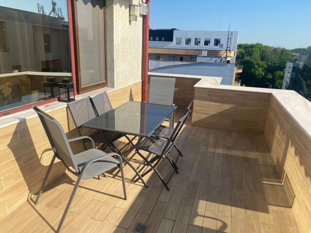 Aviatorilor Inchiriez apartament 4 camere,decomandat, 200mp,