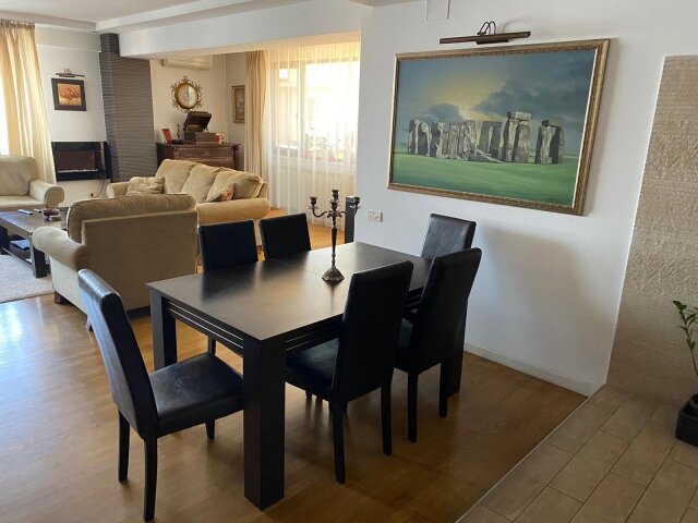 Aviatorilor Inchiriez apartament 4 camere,decomandat, 200mp,