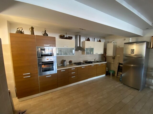 Aviatorilor Inchiriez apartament 4 camere,decomandat, 200mp,