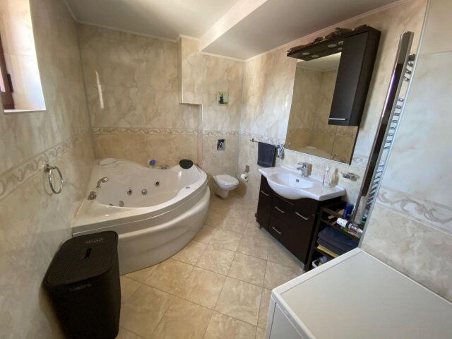 Aviatorilor Inchiriez apartament 4 camere,decomandat, 200mp,
