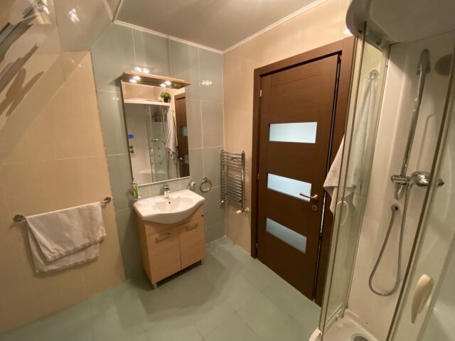 Aviatorilor Inchiriez apartament 4 camere,decomandat, 200mp,